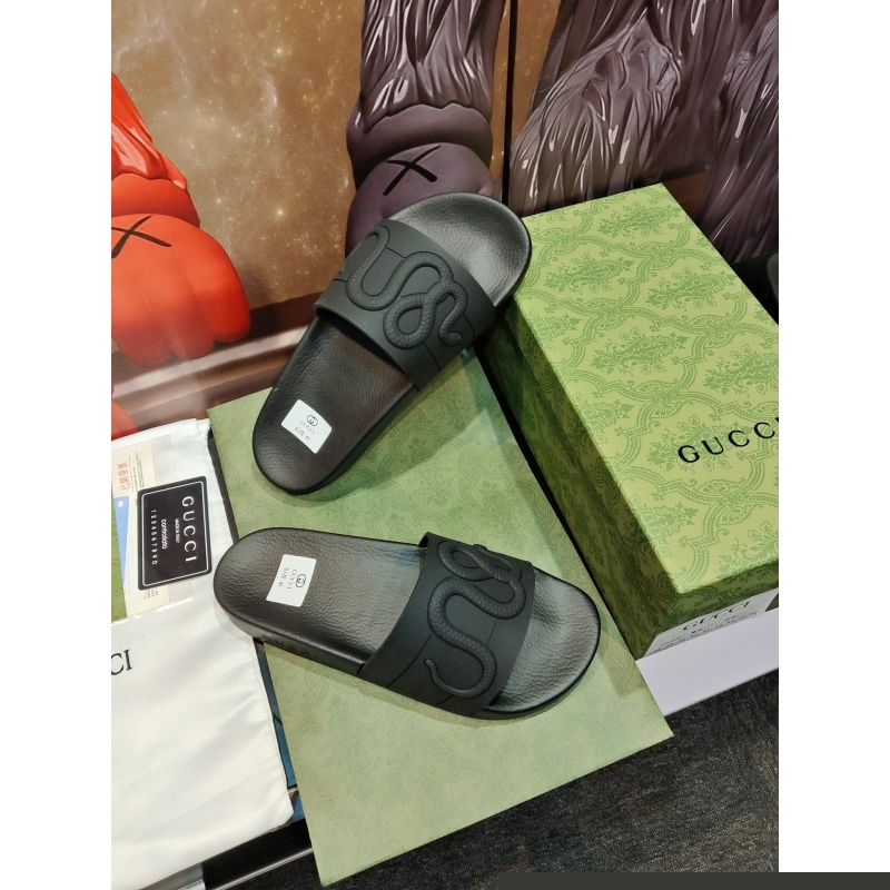G*u*i slippers